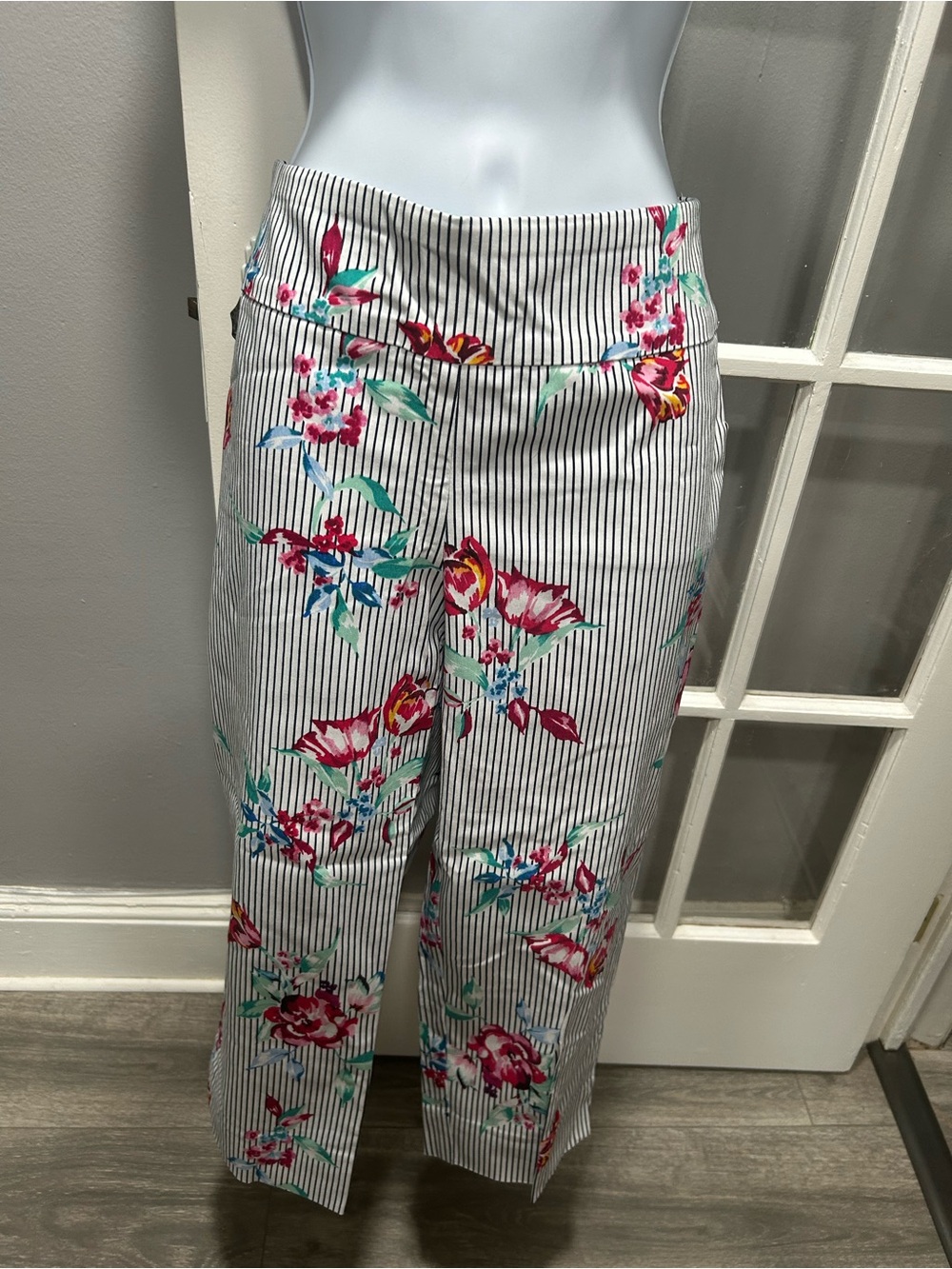 Striped Floral Wide-Leg Cropped Pants - White with Pink Floral